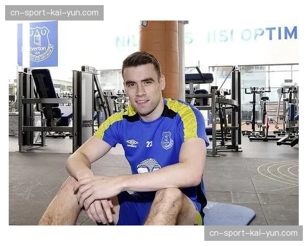 退役球员科尔曼在埃弗顿青训学院担任志愿教练的一天